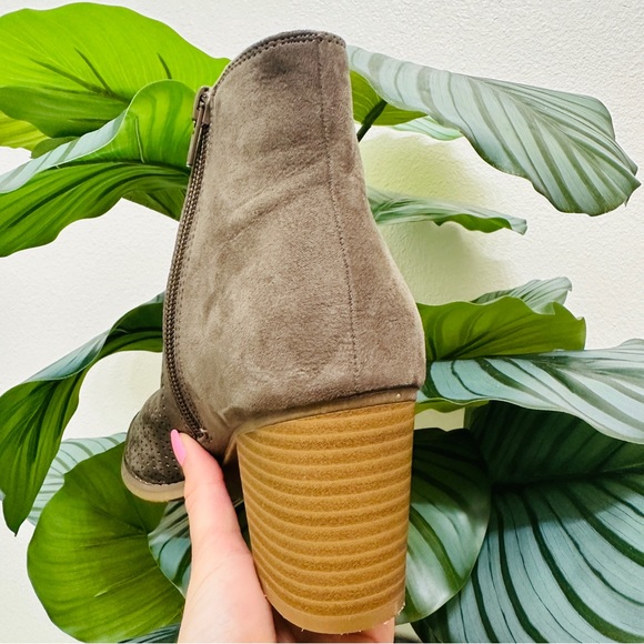 Jorē Savvy Heeled Boots - Picture 4 of 7